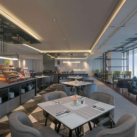 Movenpick Surabaya City Екстериор снимка
