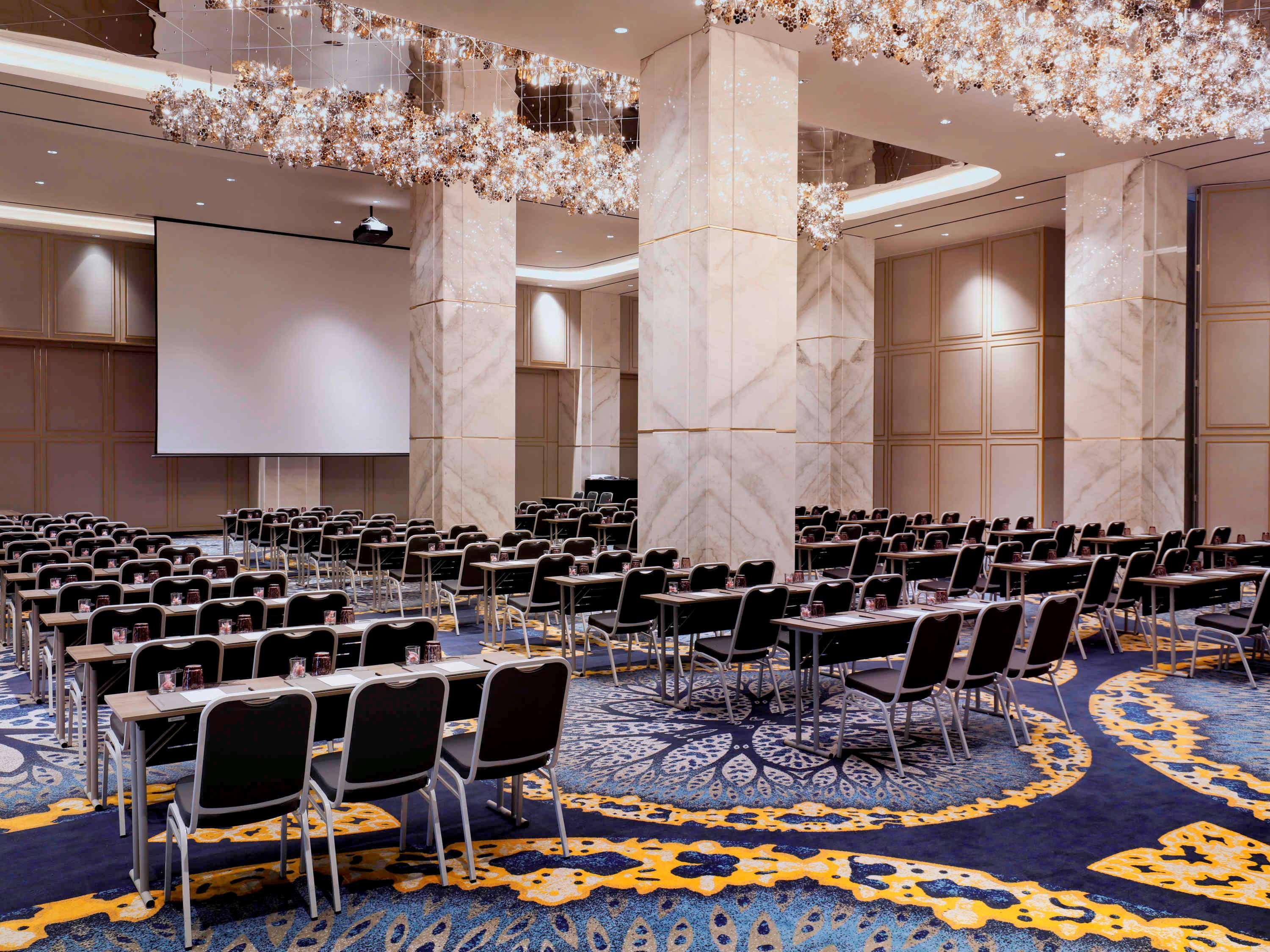 Movenpick Surabaya City Екстериор снимка