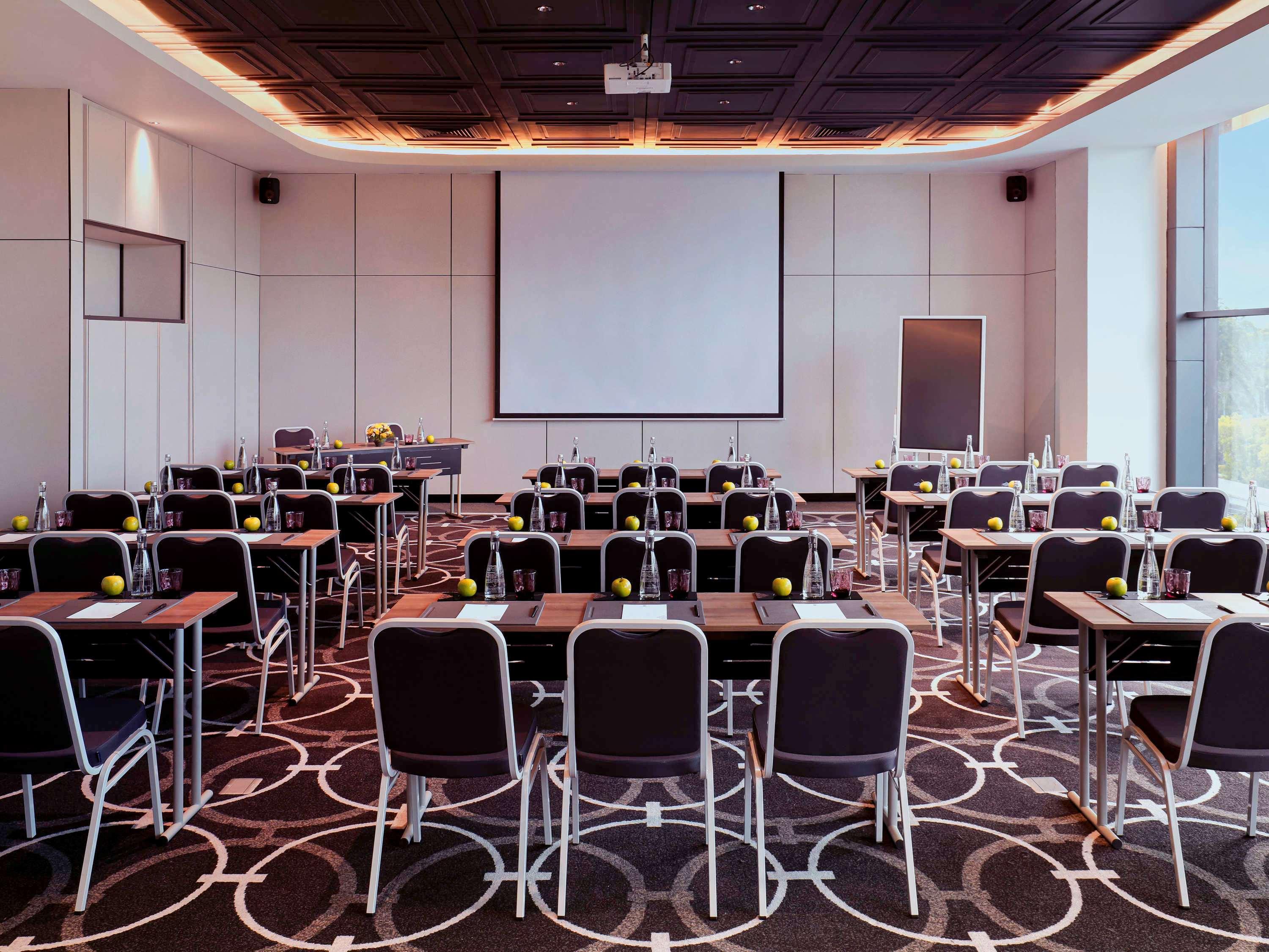Movenpick Surabaya City Екстериор снимка