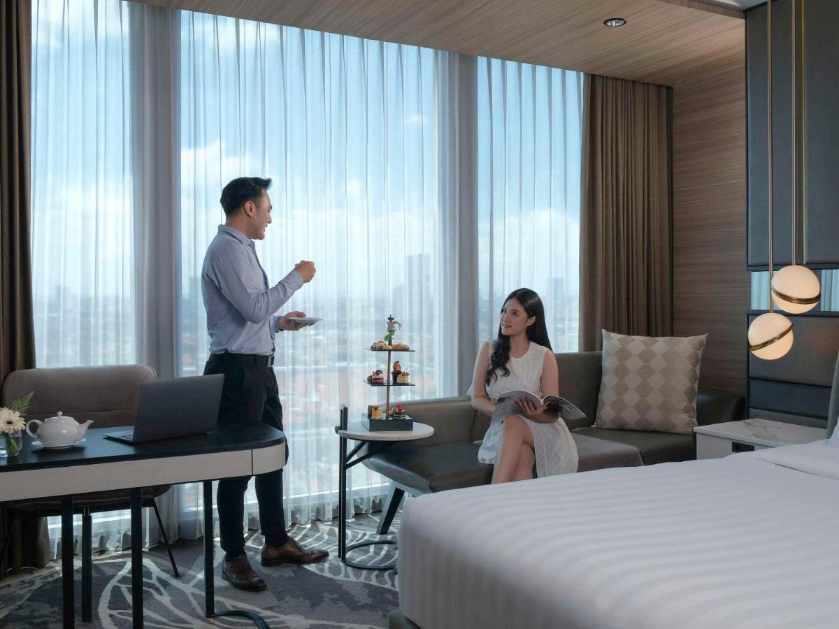 Movenpick Surabaya City Екстериор снимка