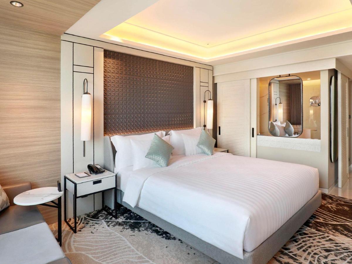 Movenpick Surabaya City Екстериор снимка