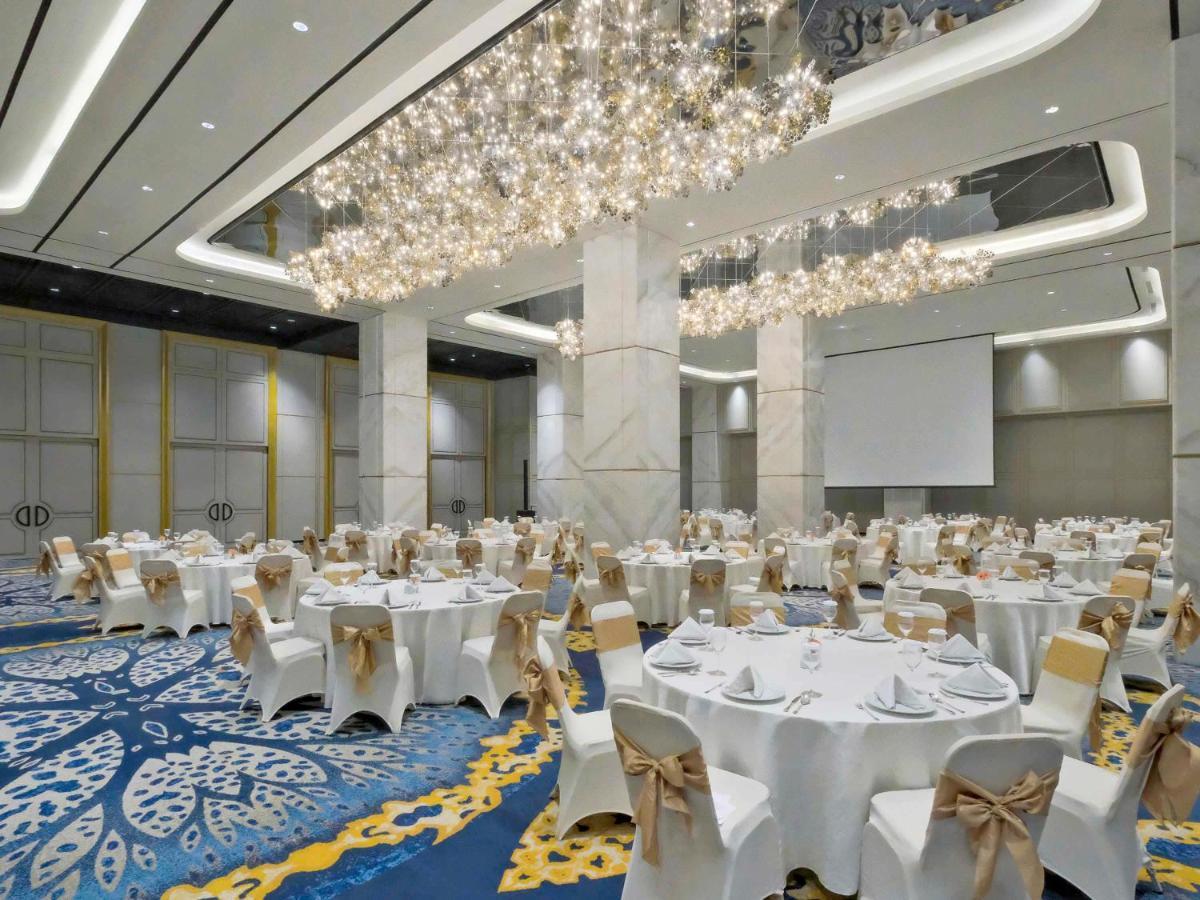 Movenpick Surabaya City Екстериор снимка
