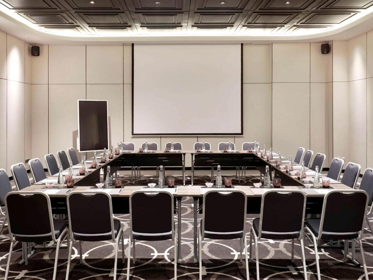 Movenpick Surabaya City Екстериор снимка
