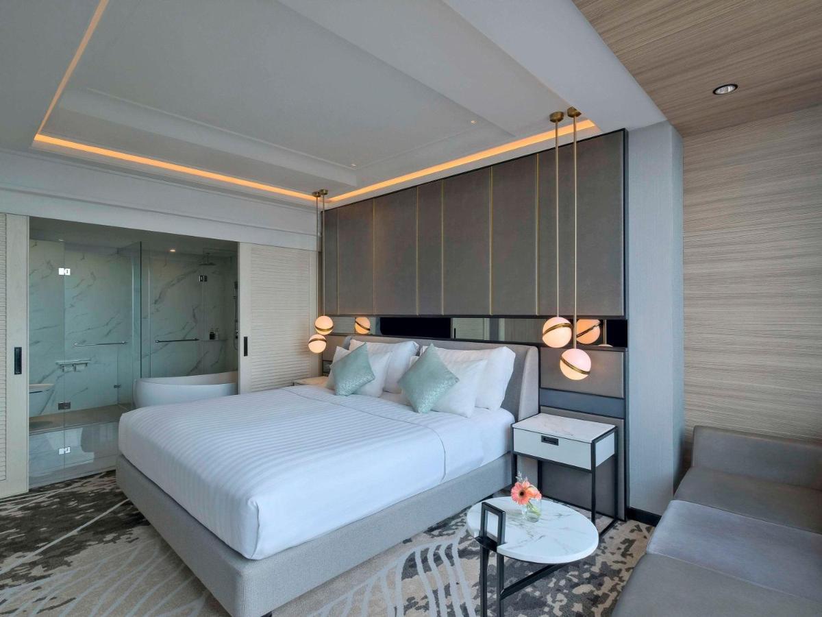 Movenpick Surabaya City Екстериор снимка