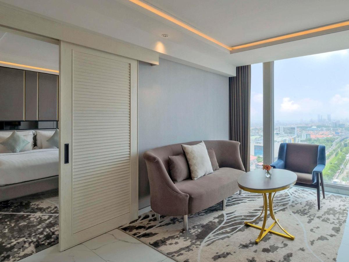 Movenpick Surabaya City Екстериор снимка