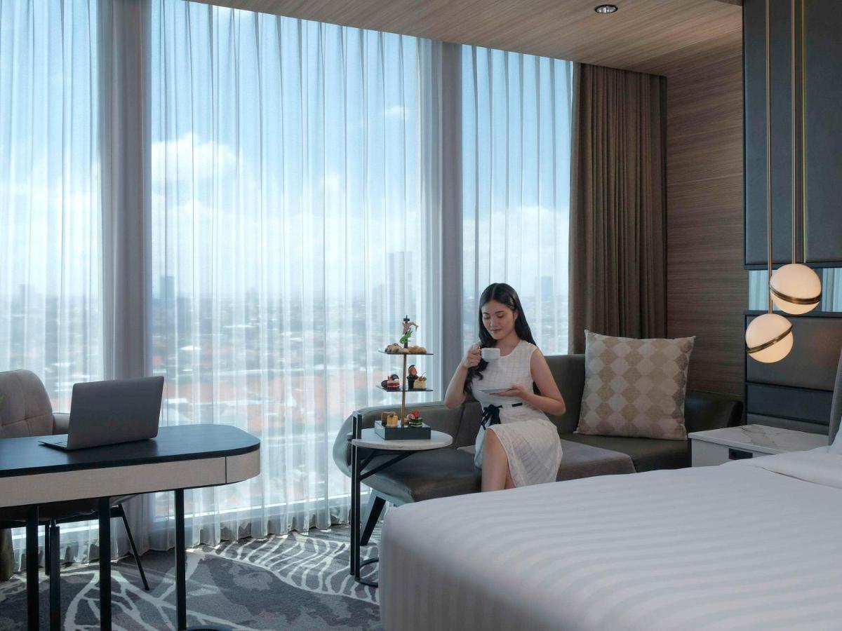 Movenpick Surabaya City Екстериор снимка