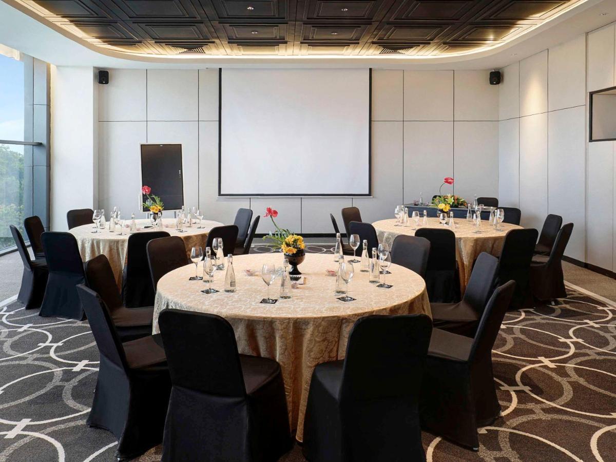 Movenpick Surabaya City Екстериор снимка