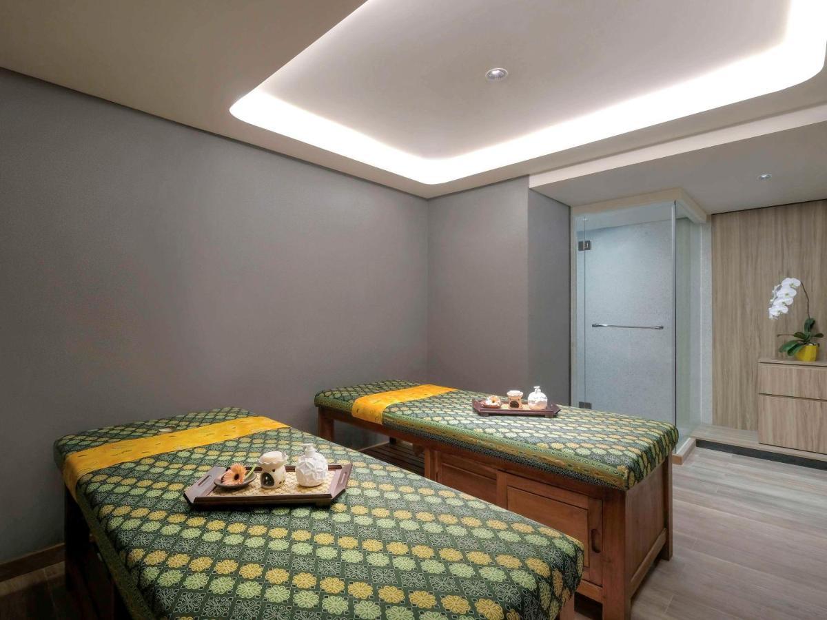 Movenpick Surabaya City Екстериор снимка