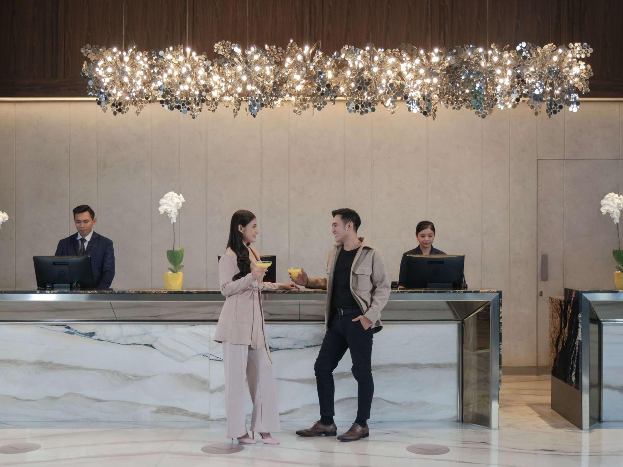Movenpick Surabaya City Екстериор снимка