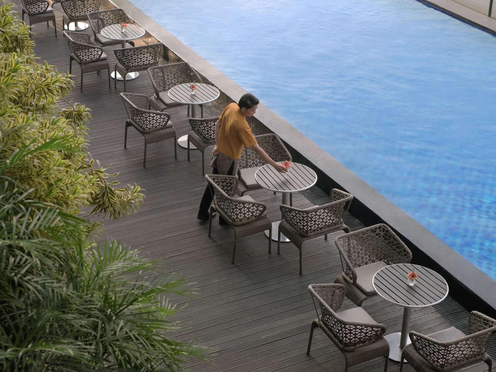 Movenpick Surabaya City Екстериор снимка