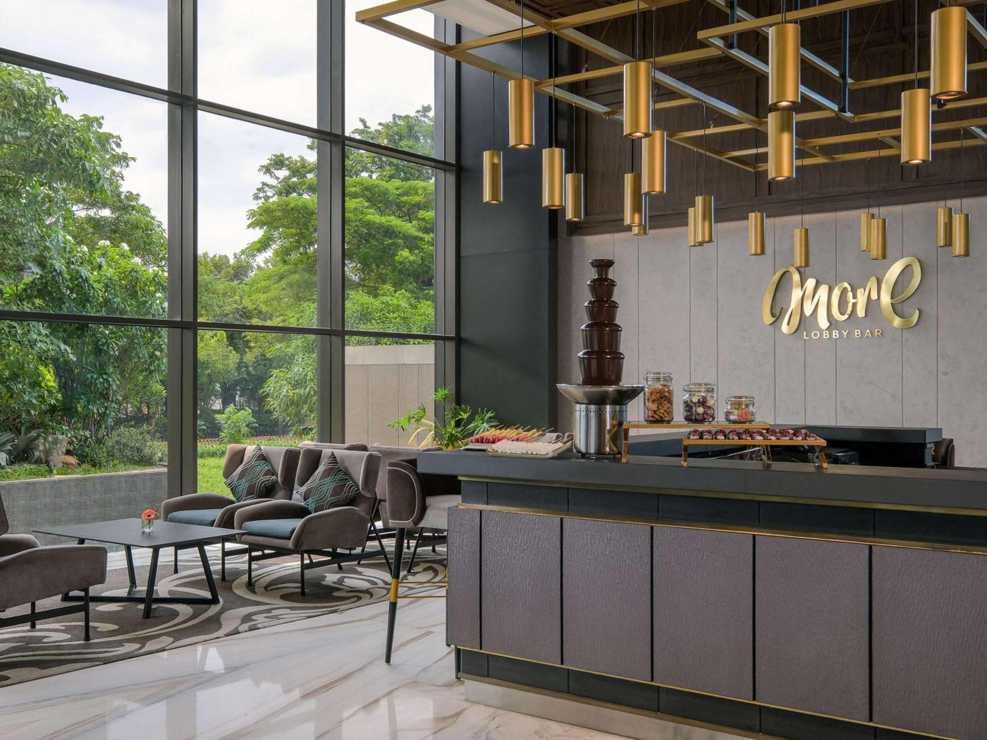Movenpick Surabaya City Екстериор снимка
