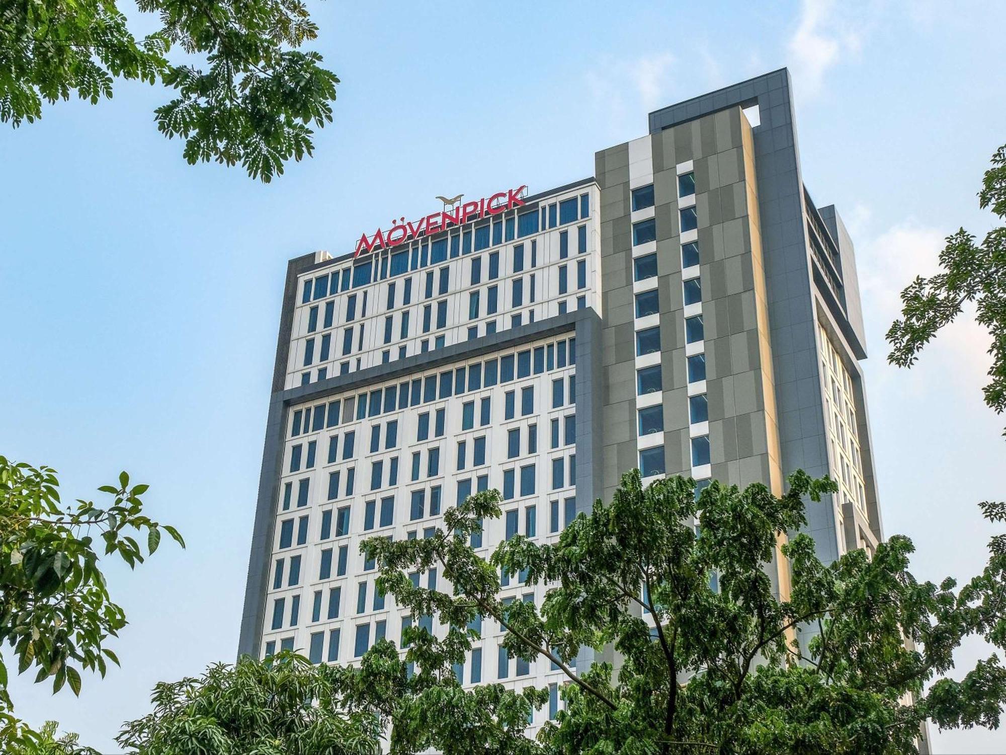 Movenpick Surabaya City Екстериор снимка