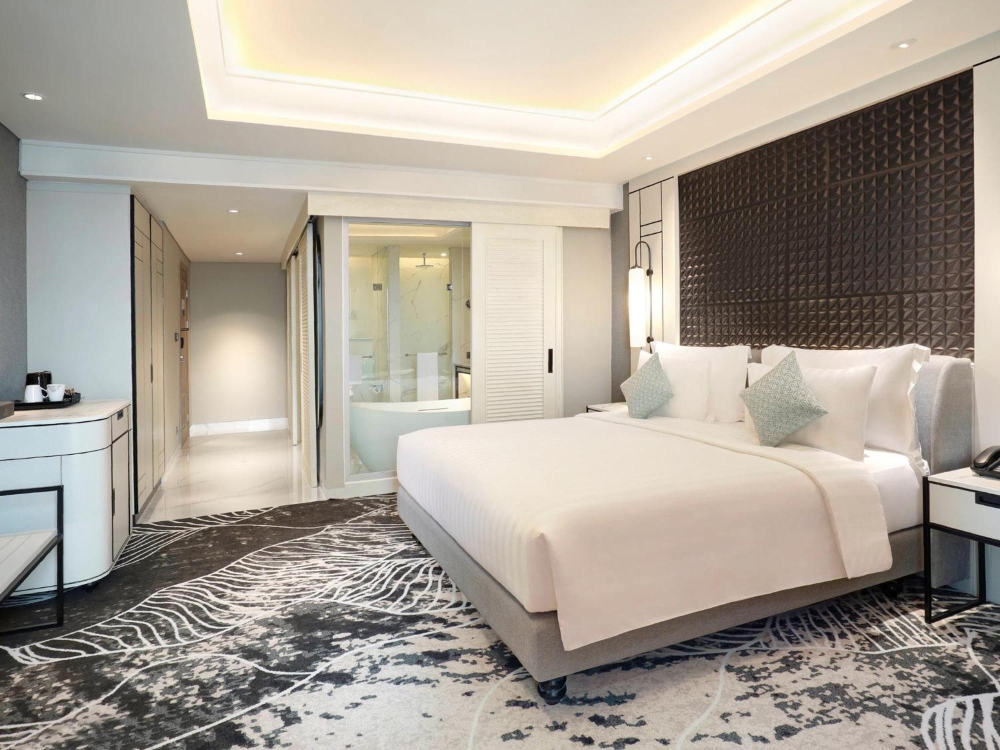 Movenpick Surabaya City Екстериор снимка