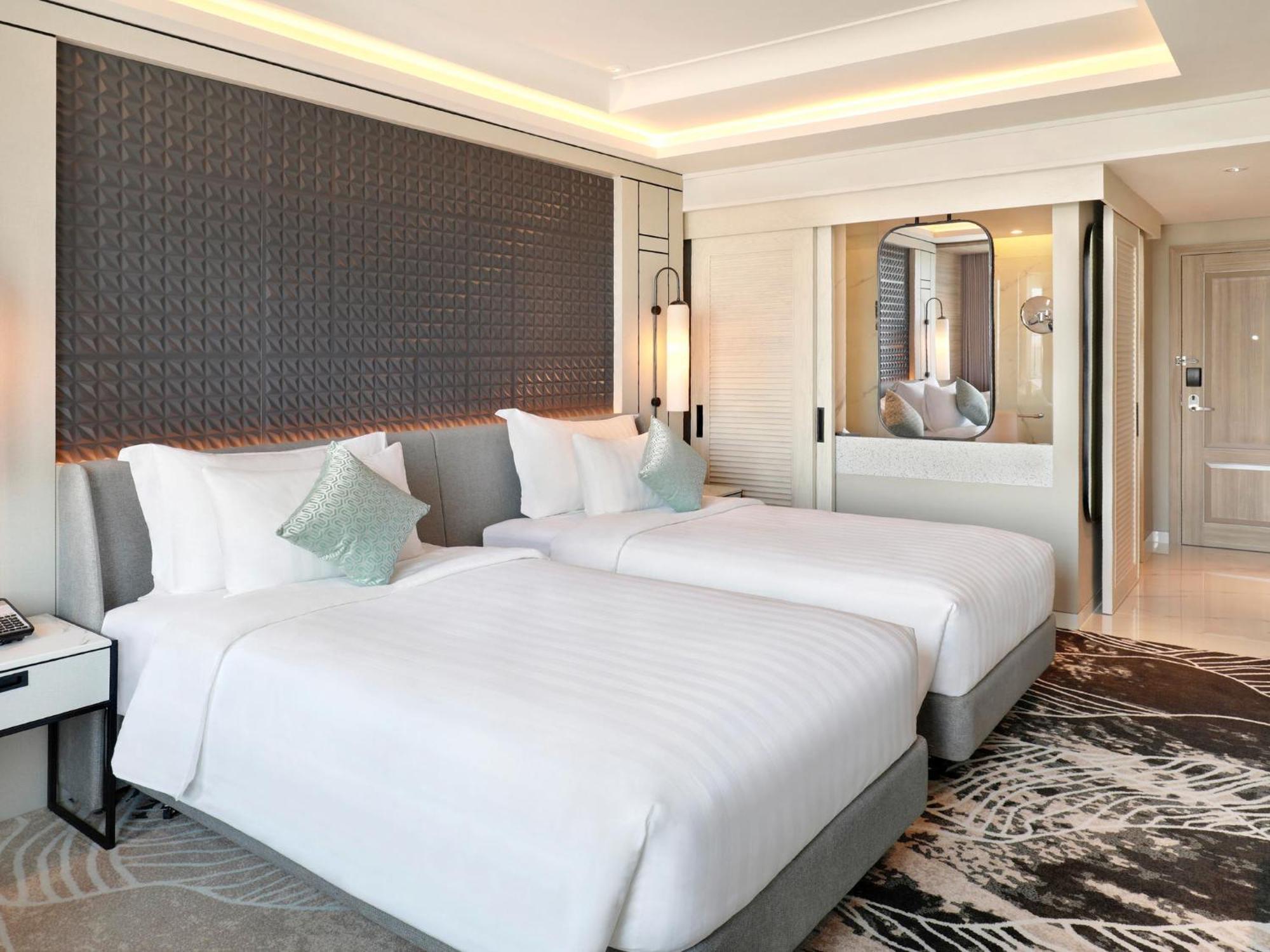 Movenpick Surabaya City Екстериор снимка