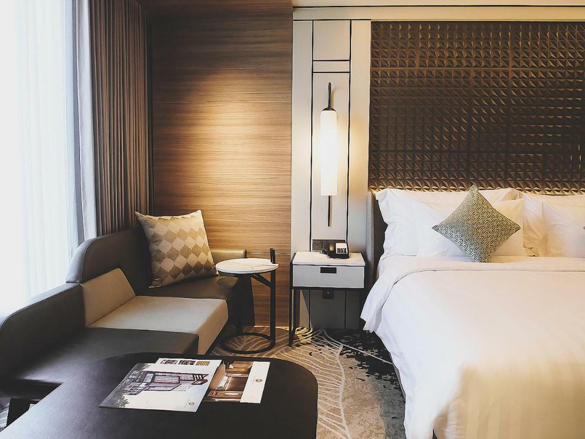 Movenpick Surabaya City Екстериор снимка