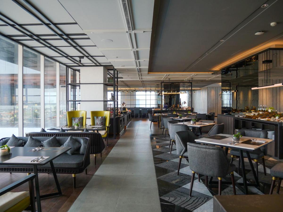 Movenpick Surabaya City Екстериор снимка