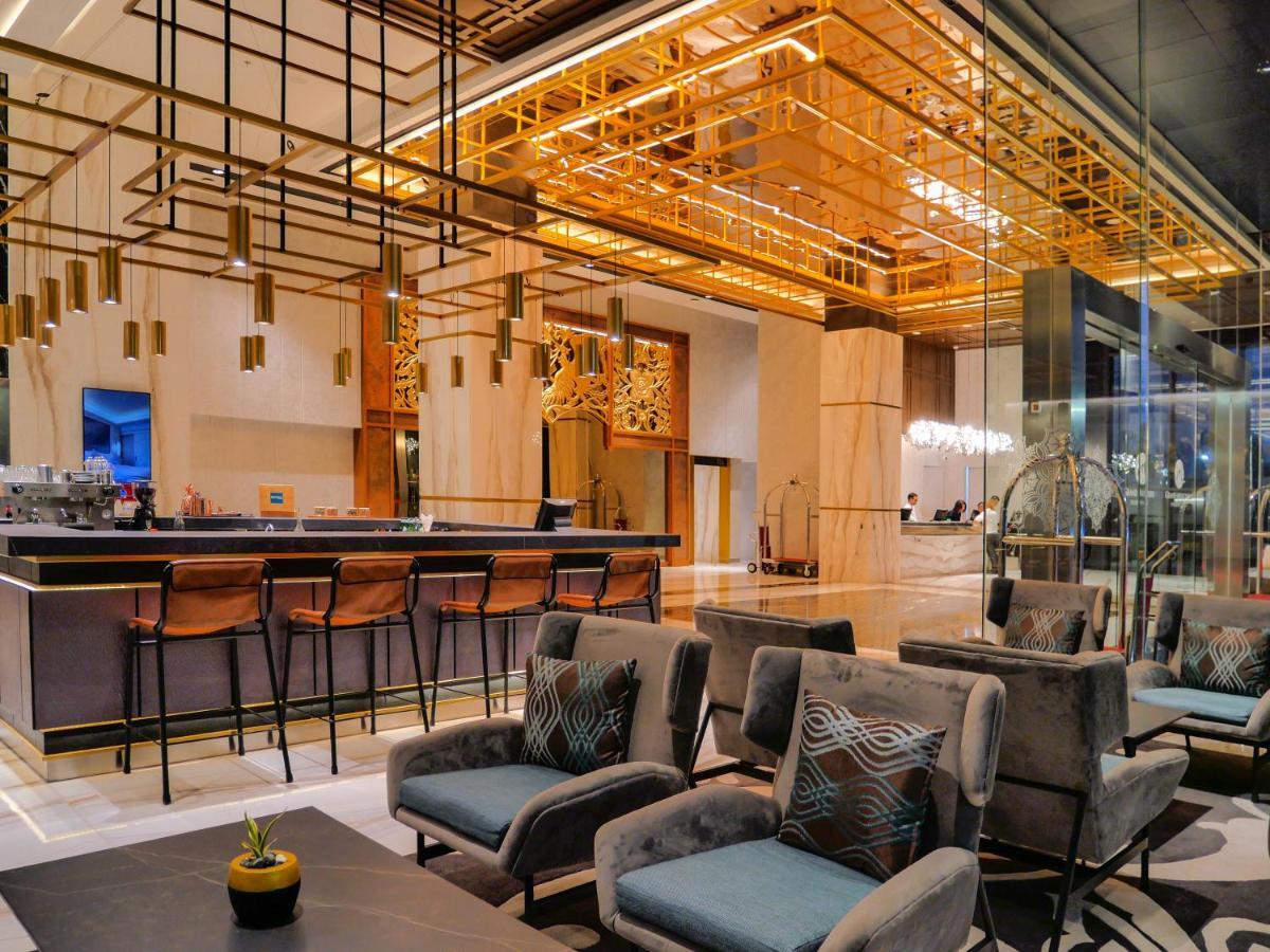 Movenpick Surabaya City Екстериор снимка