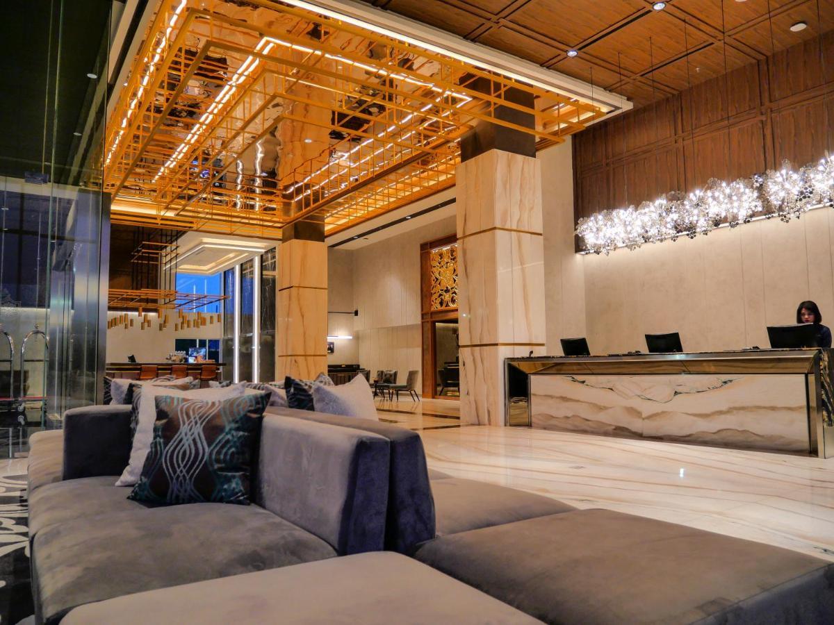 Movenpick Surabaya City Екстериор снимка