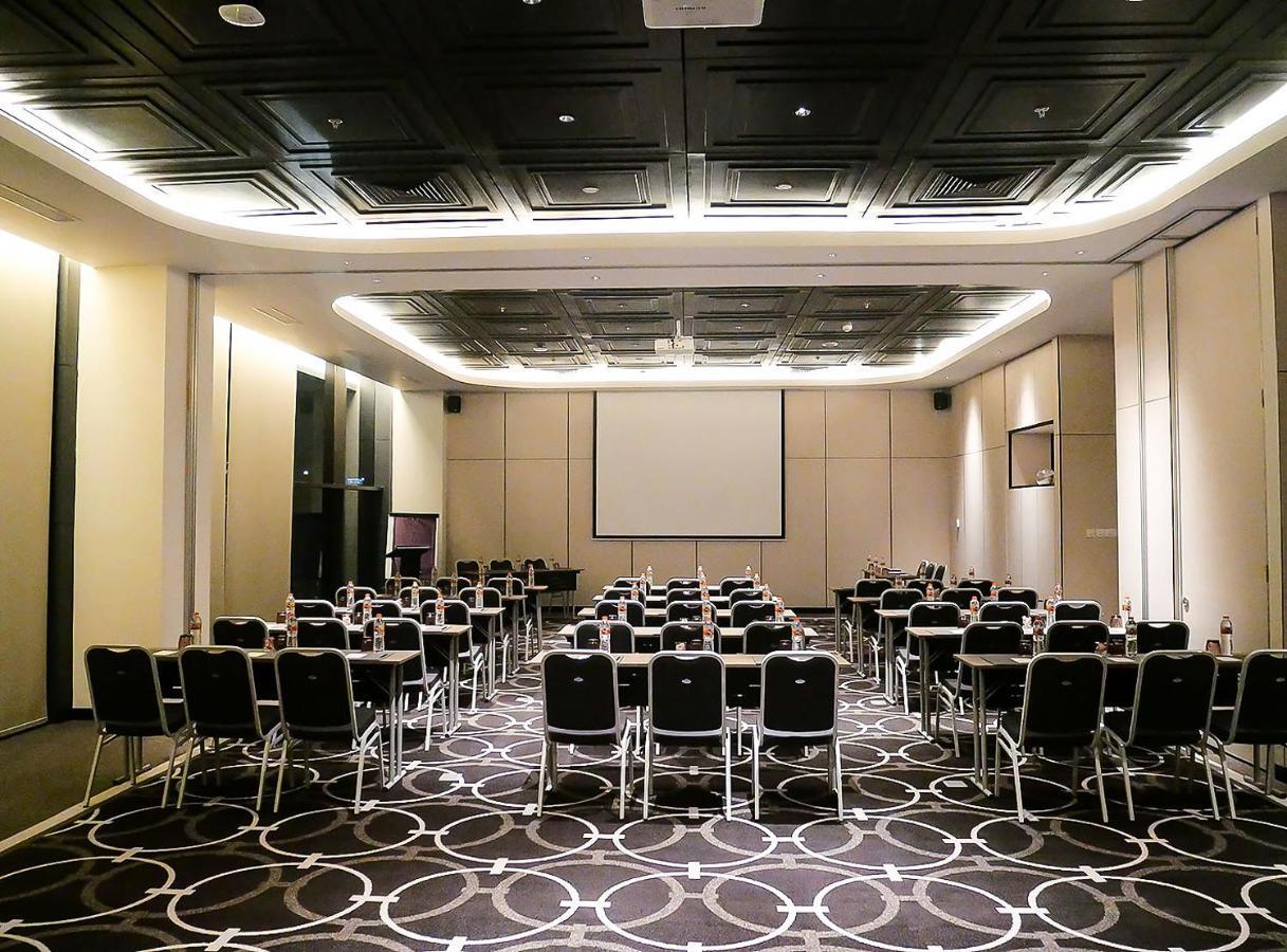 Movenpick Surabaya City Екстериор снимка