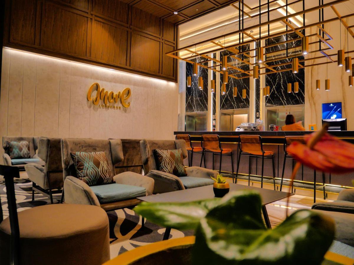 Movenpick Surabaya City Екстериор снимка