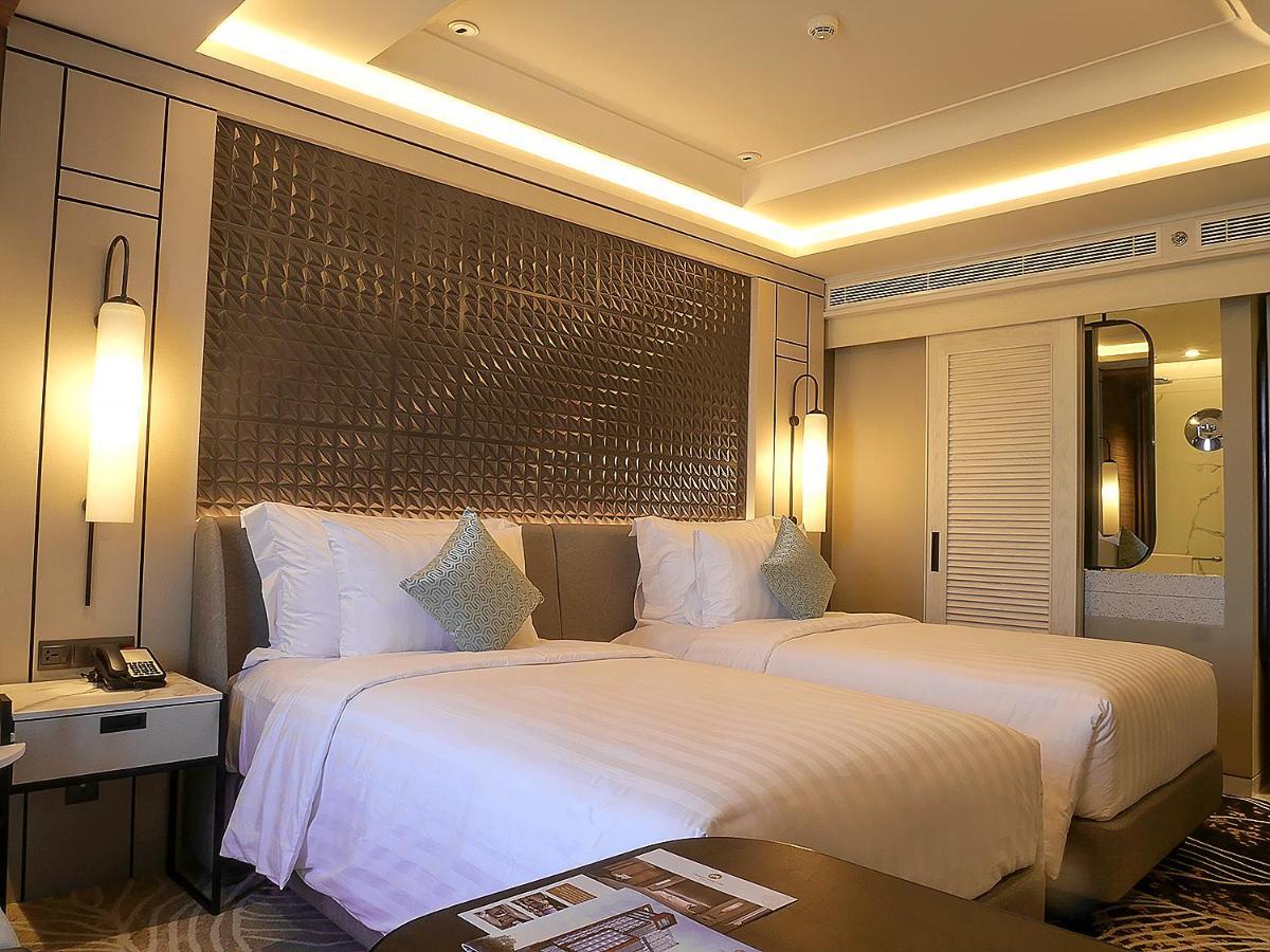 Movenpick Surabaya City Екстериор снимка
